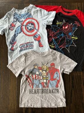 Marvel Superheroes (3) Tee Shirt Lot - Gray, Black, Red Sz 4T PreOwned Avengers